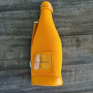 Veuve Clicquot Brut Rose Ice Jacket